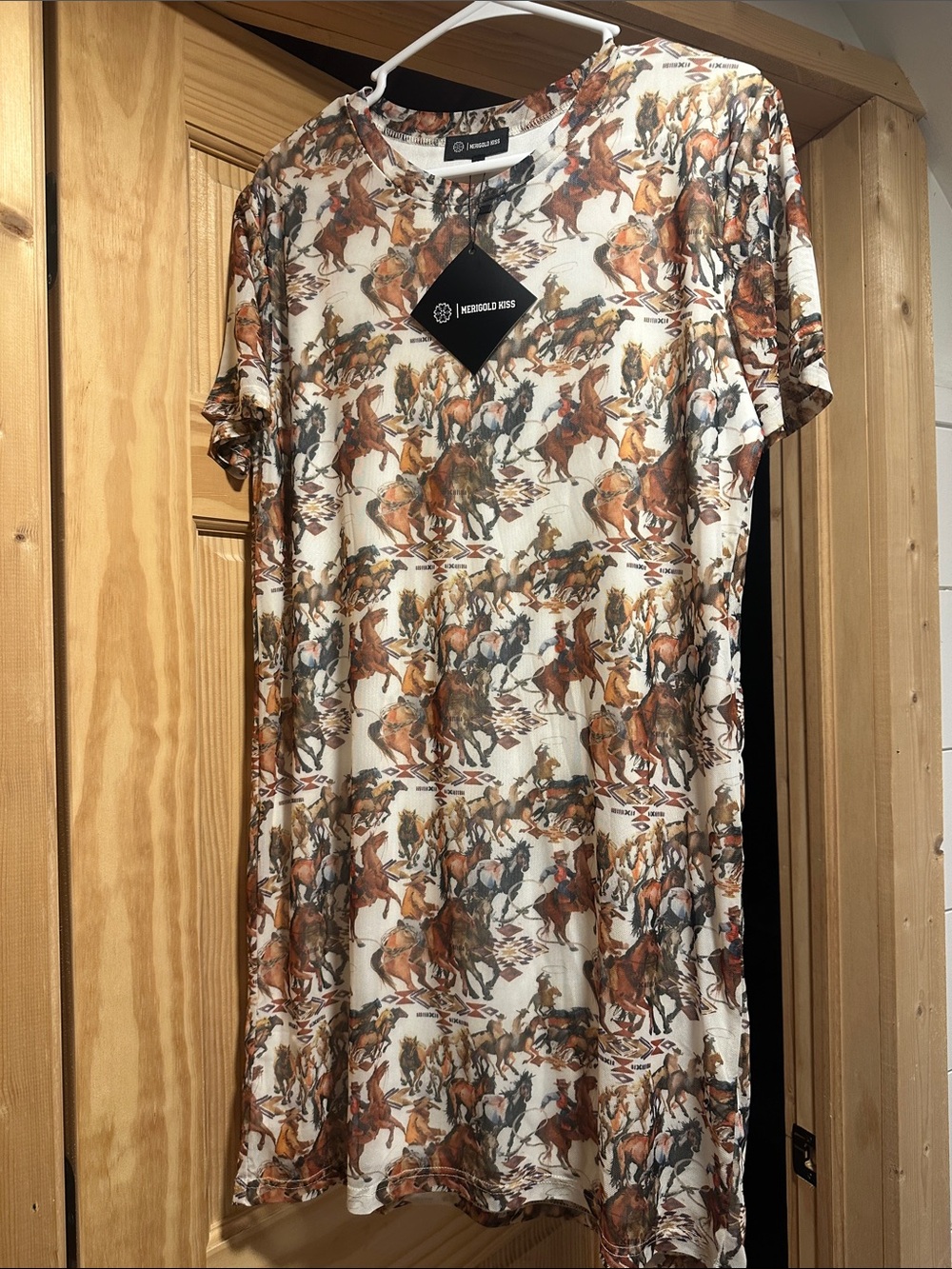 Merigold Kiss Women's Cream Horse Print Short Sleeve Dress Tee